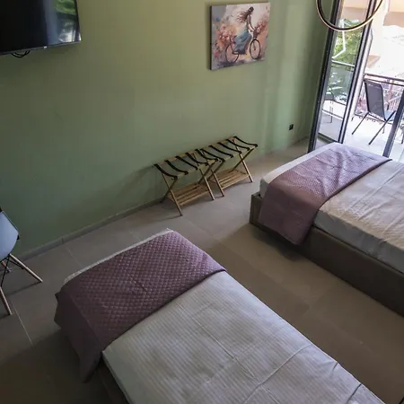 Swan Paradise Bed & Breakfast 3*