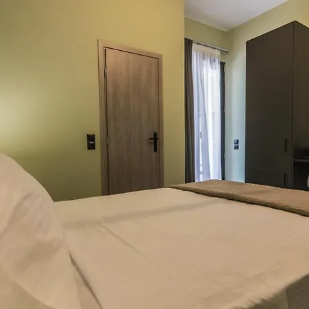 Swan Paradise 3* טולון