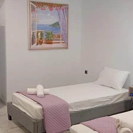 Swan Paradise טולון