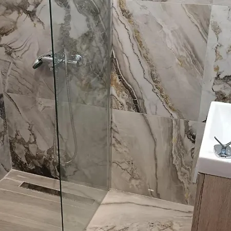 Swan Paradise לינה וארוחת בוקר טולון