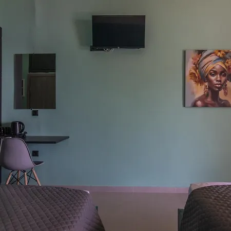 Swan Paradise Bed & Breakfast Tolo