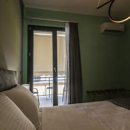 Swan Paradise 3* Toló