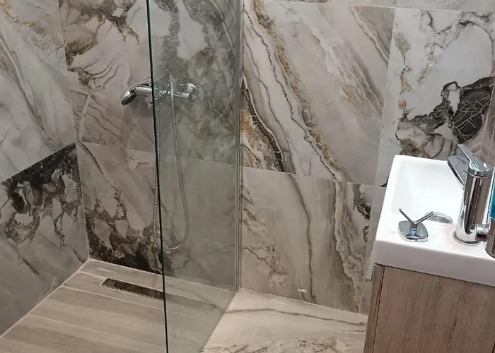 Swan Paradise Bed & Breakfast Tolo